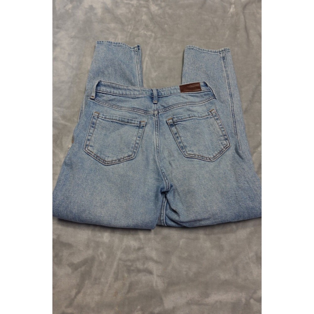 Hollister Women's Ultra High Rise Ripped Light Wash‎ MOM Jeans Size 25 W25 L27